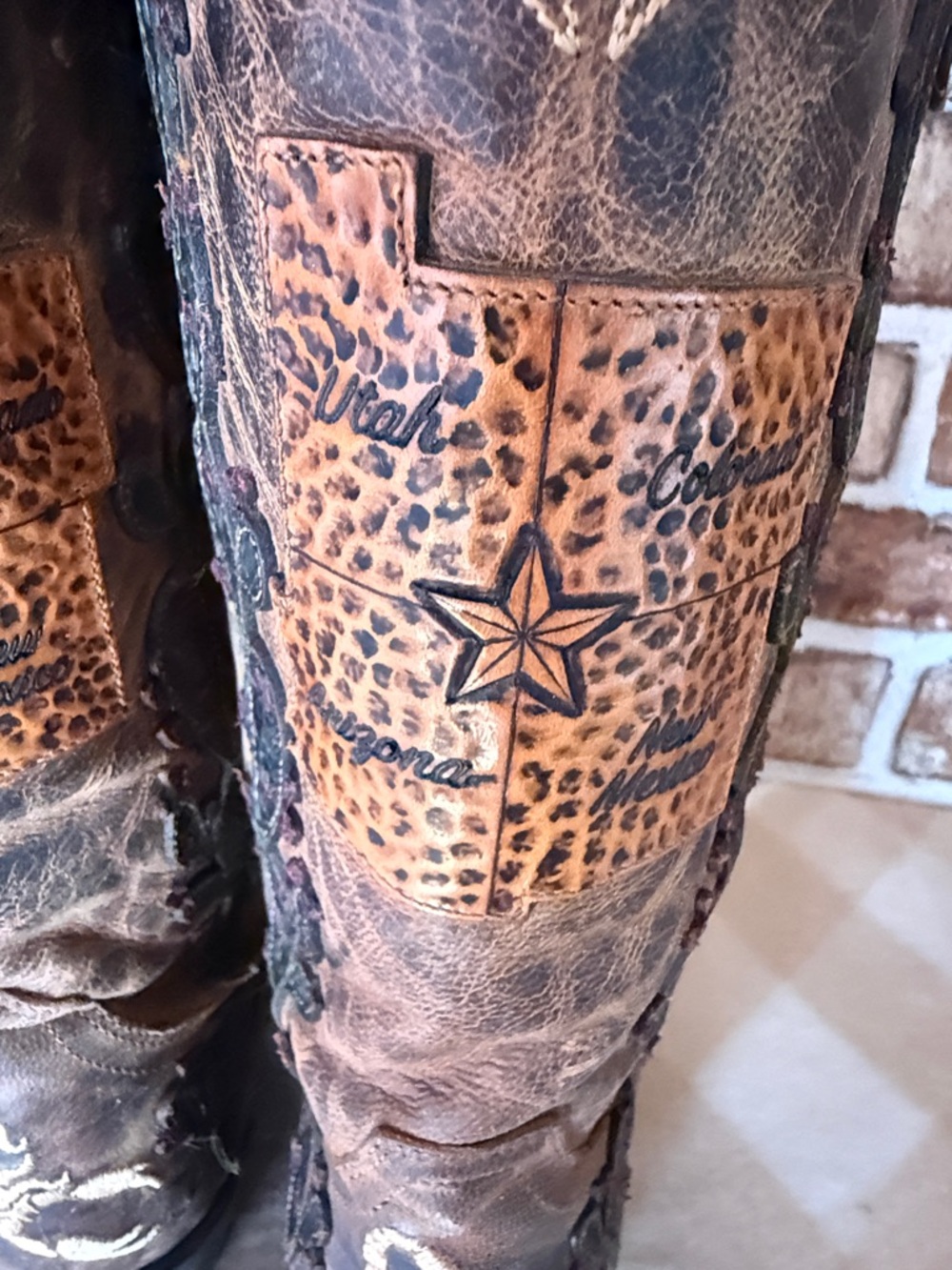 Old Gringo Brown kicks on route 66 - Picture 11 of 13